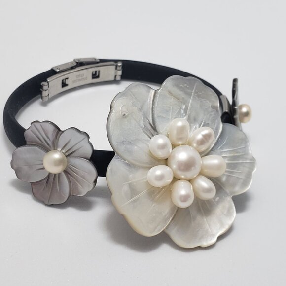 Natural Mother of Pearl Hand Carved Shells & Pearls Flower Bracelet - Vintage - Picture 2 of 10